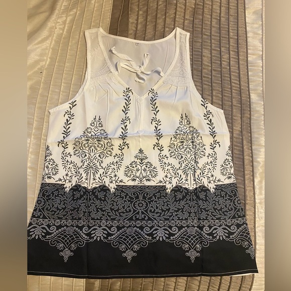 NEW - Floral Print V Neck Tank Top, Casual Sleeveless For Spring & Summer. Small - Picture 1 of 5